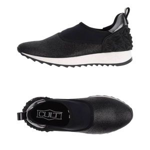 Cult sneakers with faceted detail on heel and glittered detail